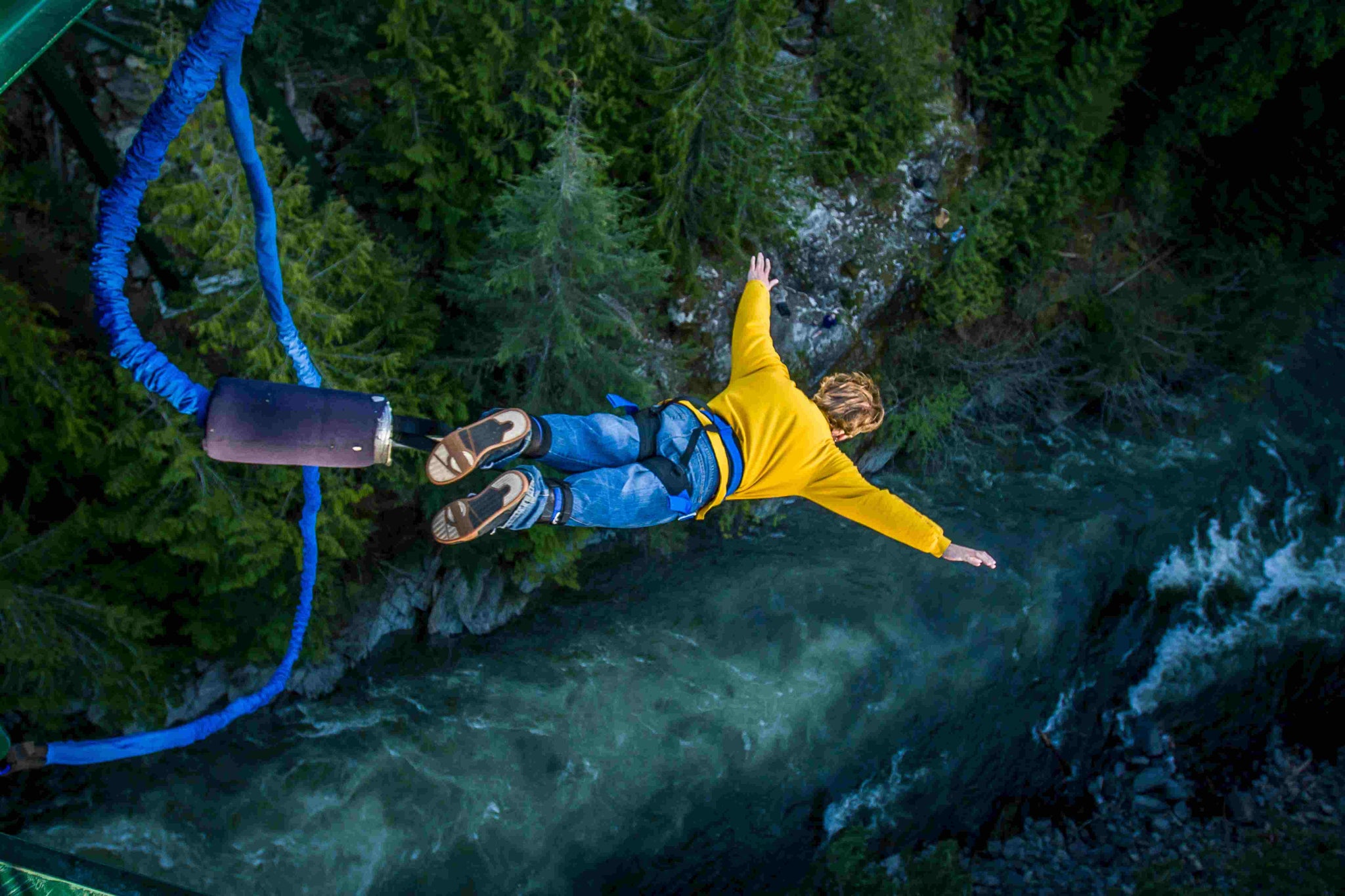 Men's Bungee Jumping Expeditions: Leap into Thrilling Heights
