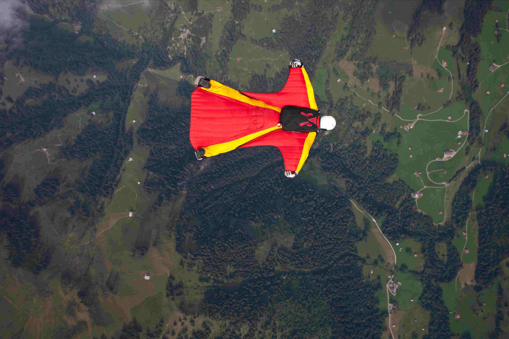 Men's Wingsuit Flying Adventures: Experience the Thrill of Human Flight