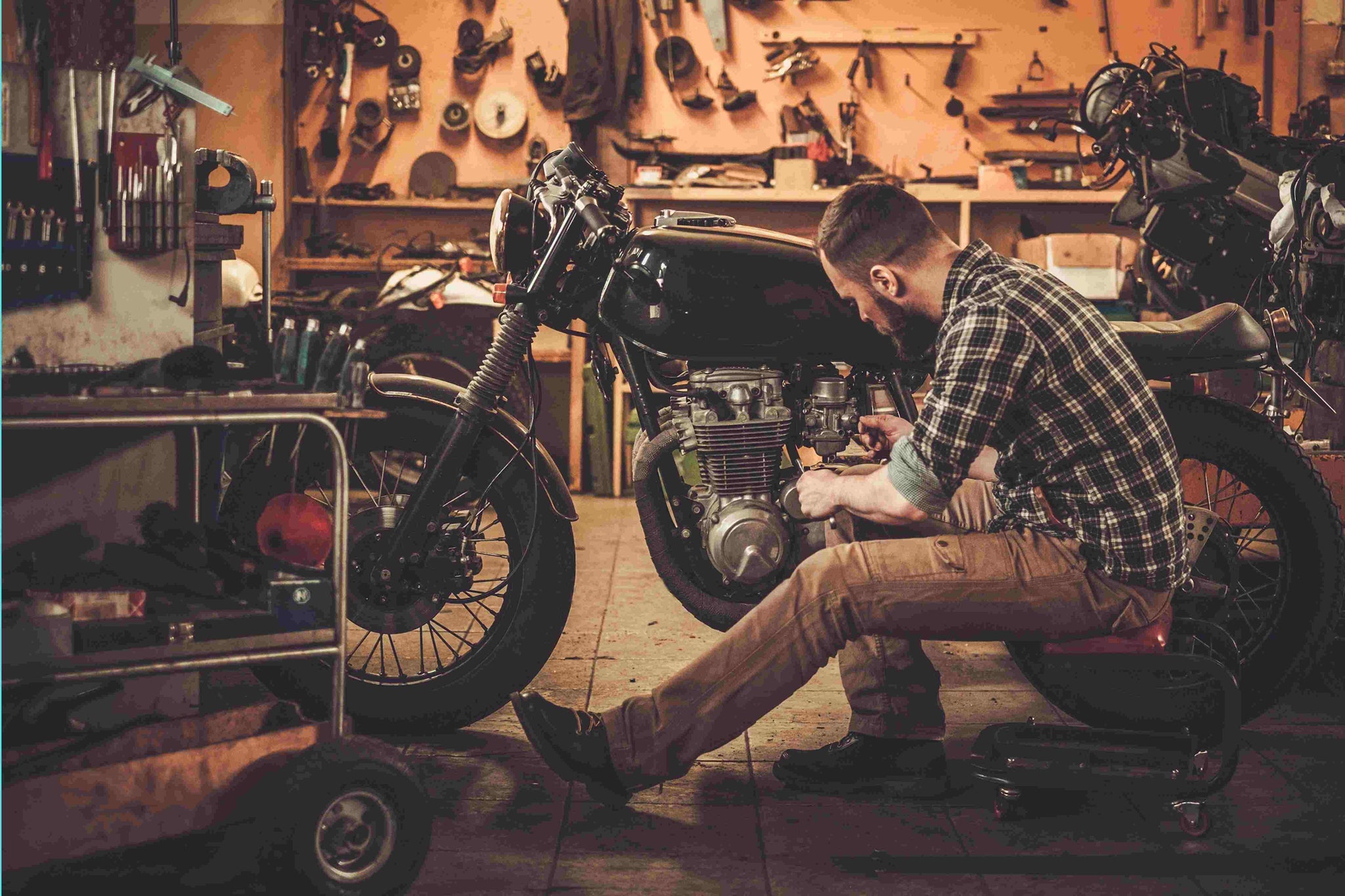Building a Custom Cafe Racer: A Men’s Motorbike Project