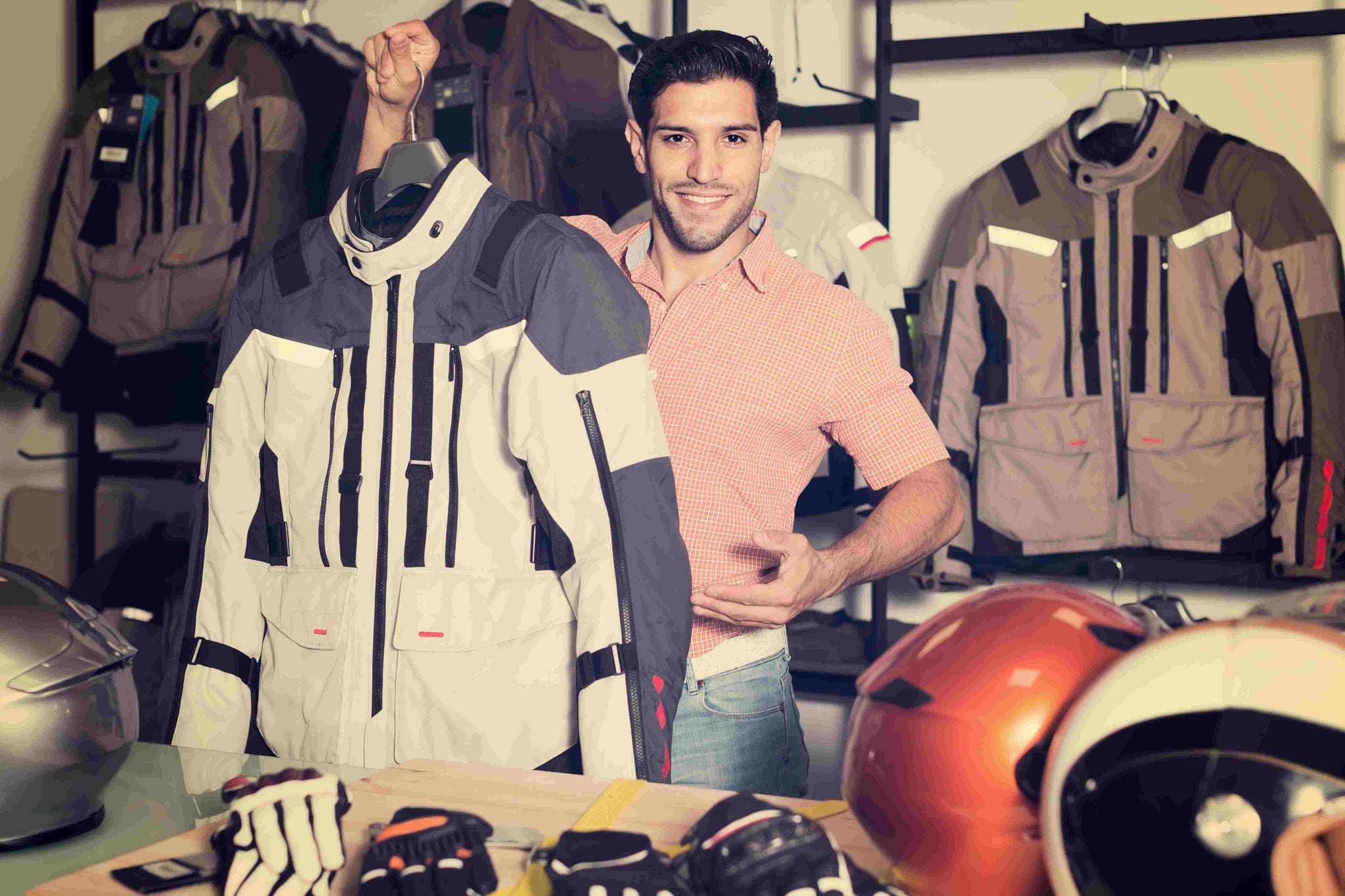 How to Choose the Right Motorbike Jacket for Men: Safety Meets Style