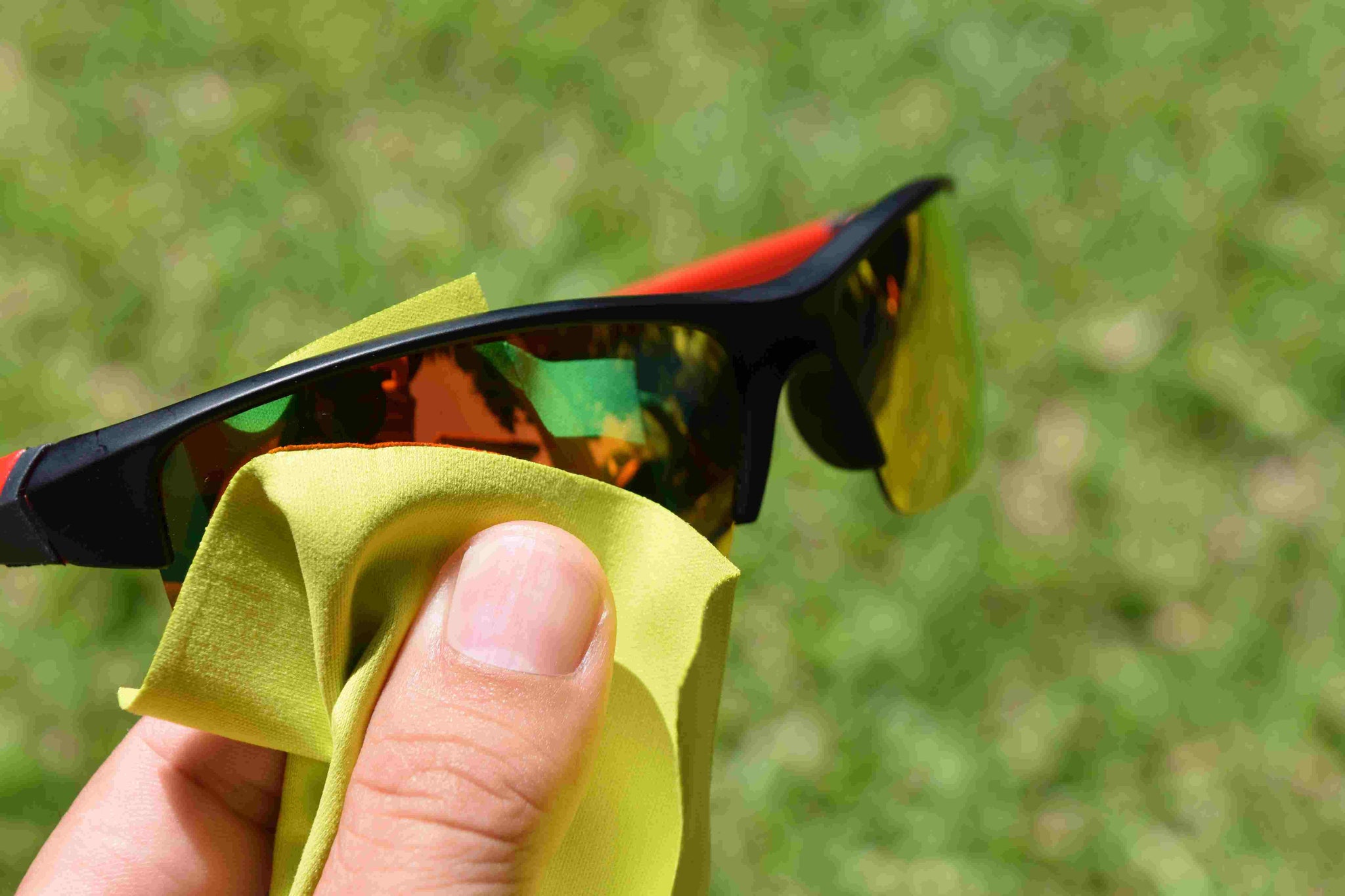 How to Care for Men’s Sunglasses: Cleaning, Maintenance, and Storage Tips