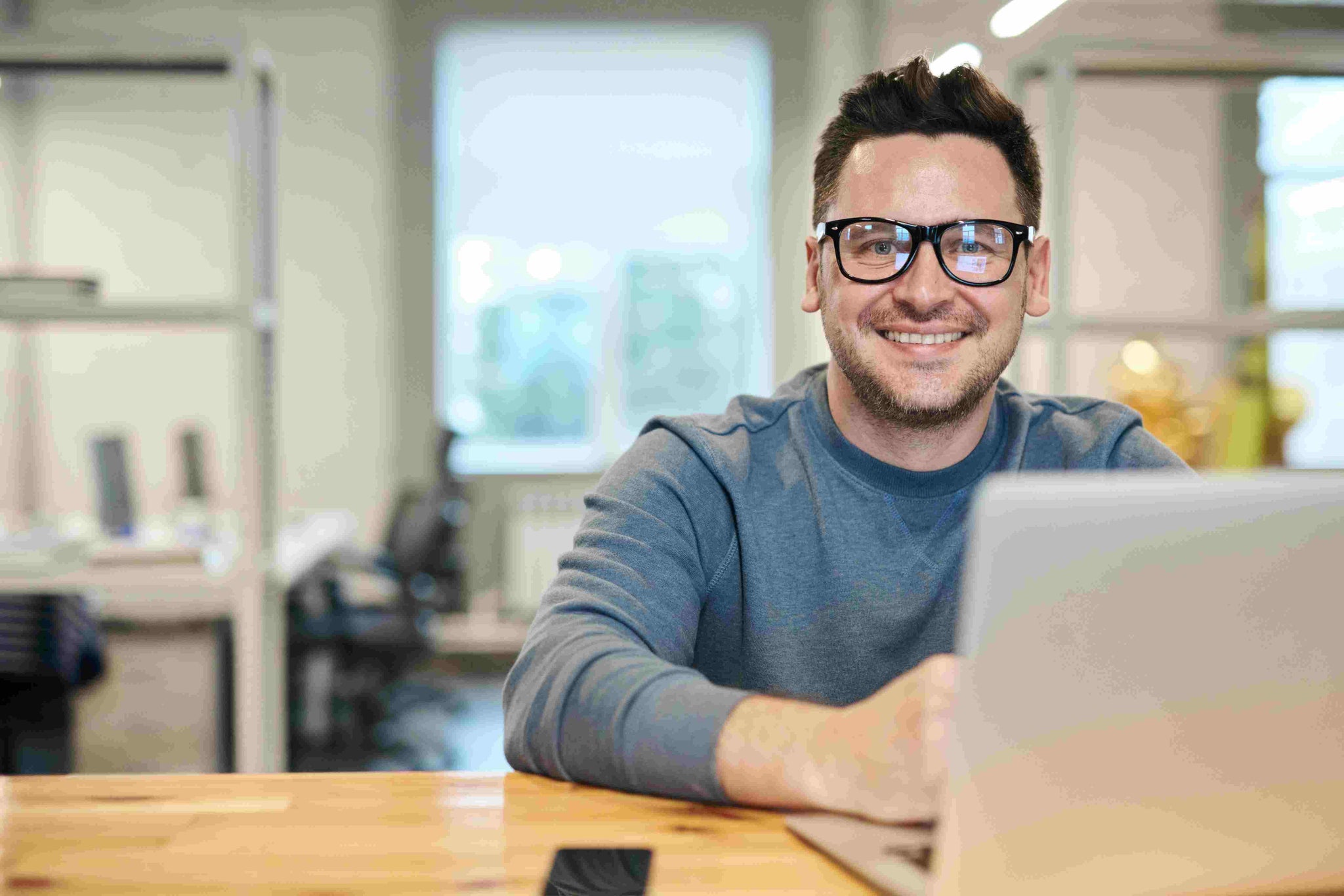 Choosing the Perfect Men's Eyeglasses: A Guide to Frame Styles and Face Shapes