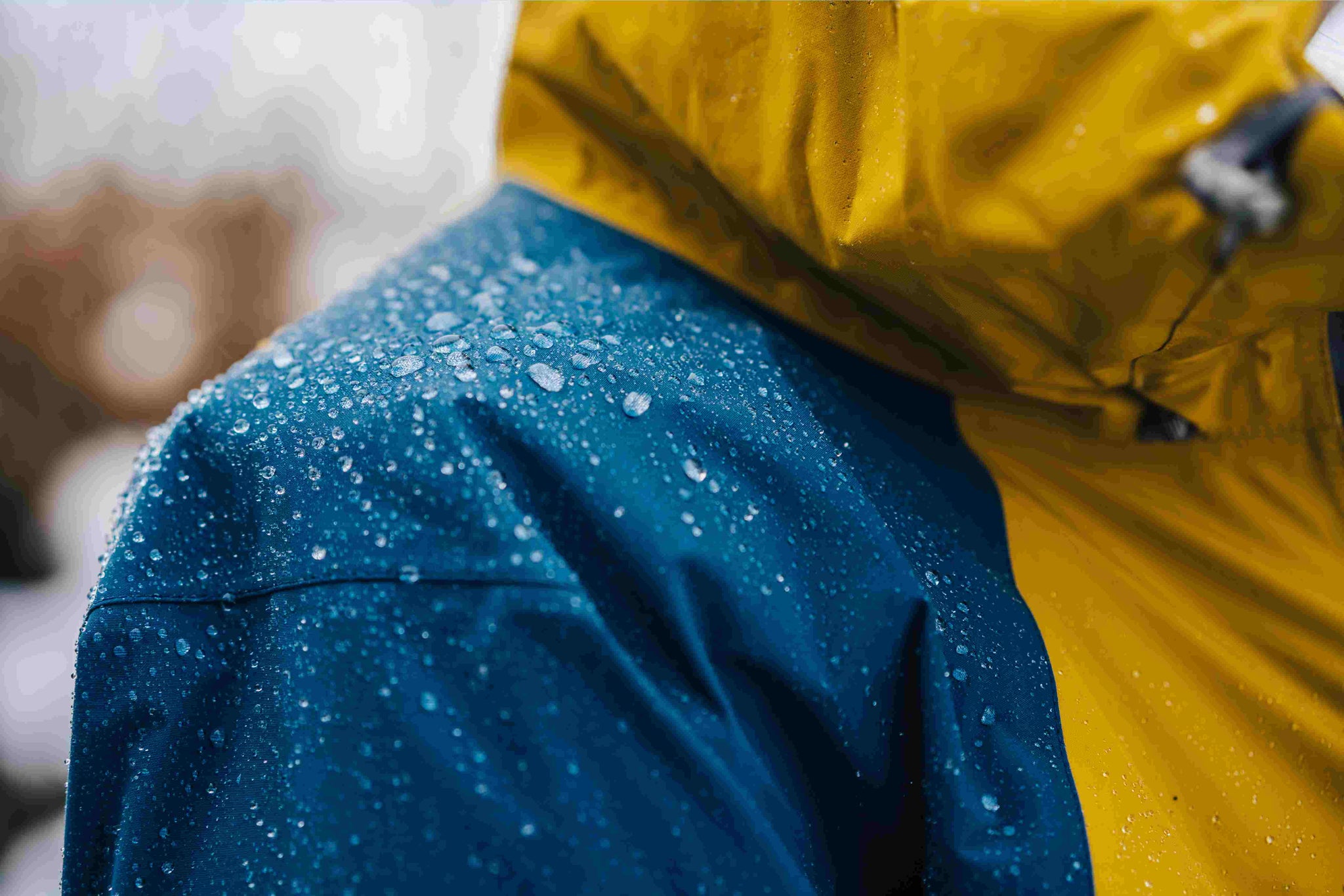Men’s Guide to Picking the Perfect Waterproof Jacket for Rainy Seasons