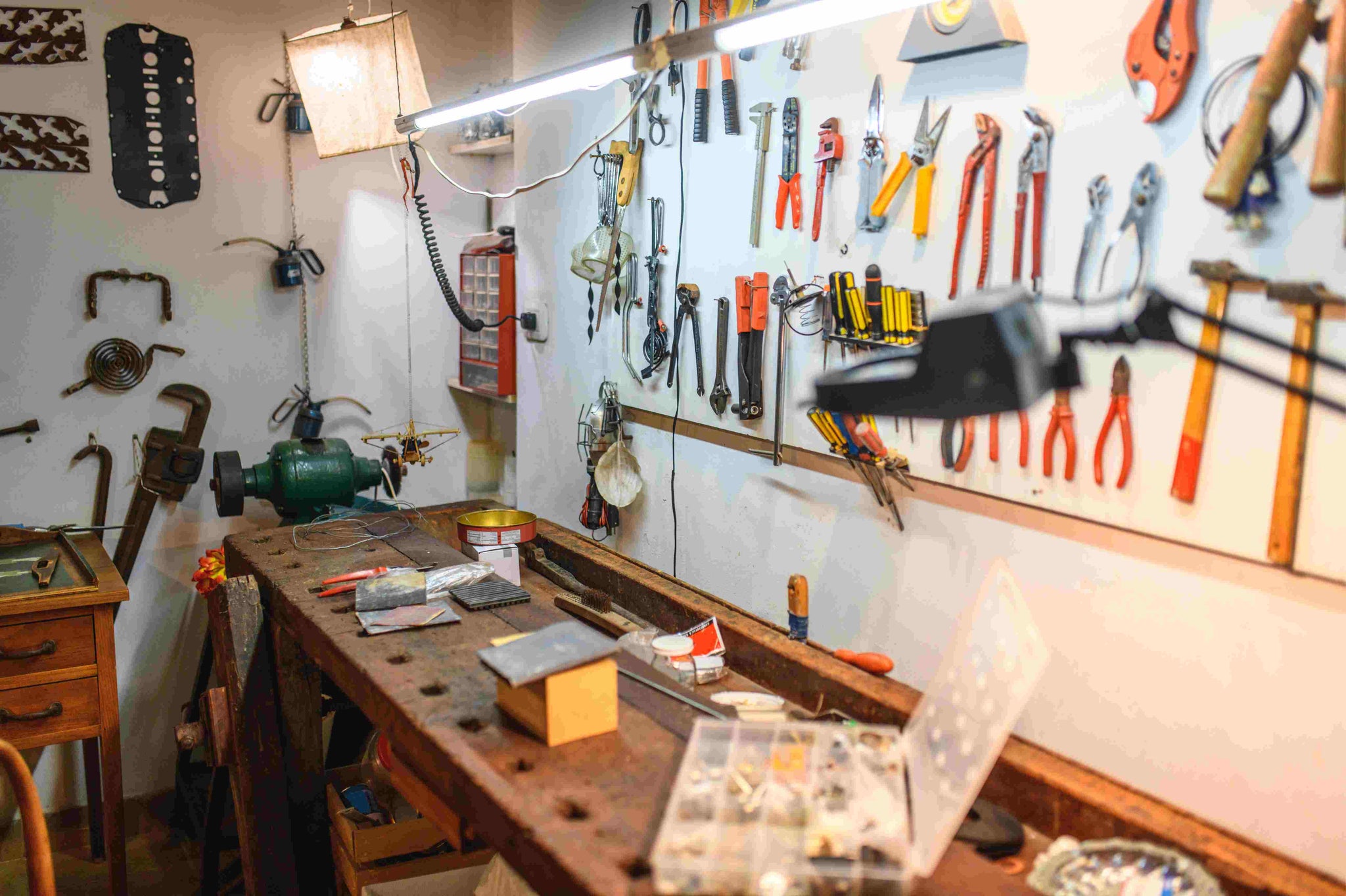 Men's Guide to Building a Home Workshop: Essential Tools and Setup