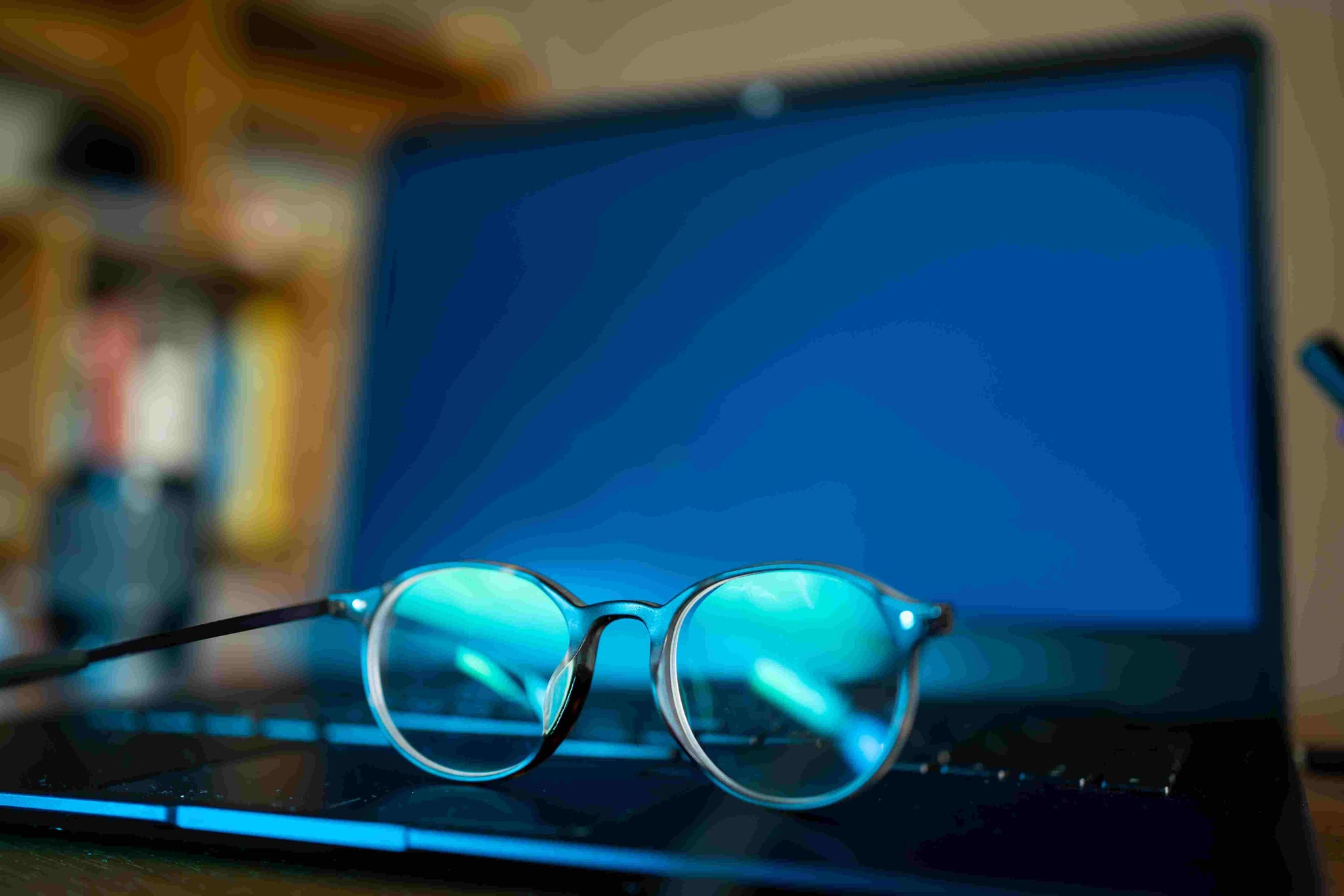 The Importance of Blue Light Blocking Lenses for Men: Protecting Your Eyes in a Digital World