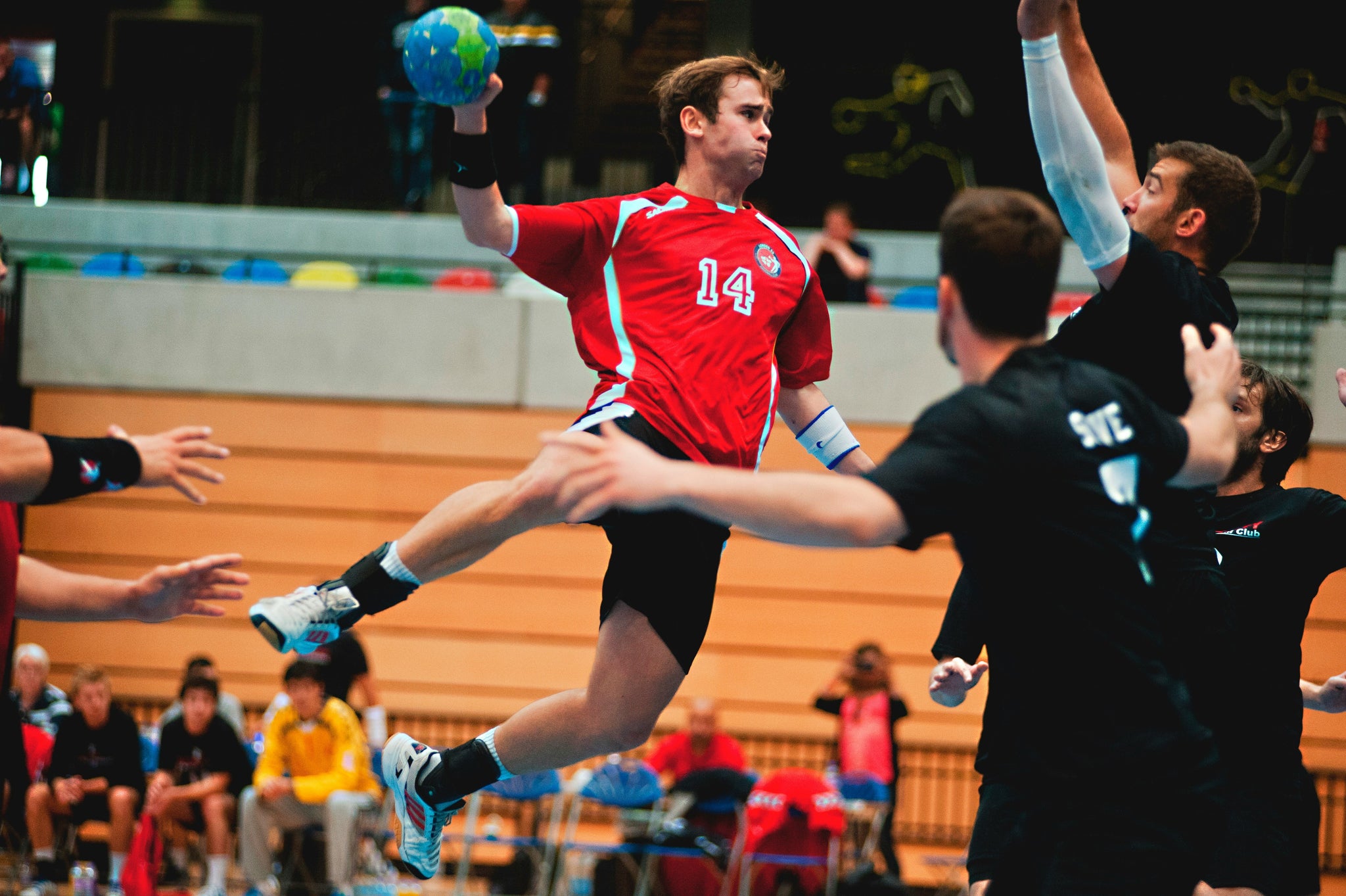 Handball: Men's Fast-paced Action on the Court