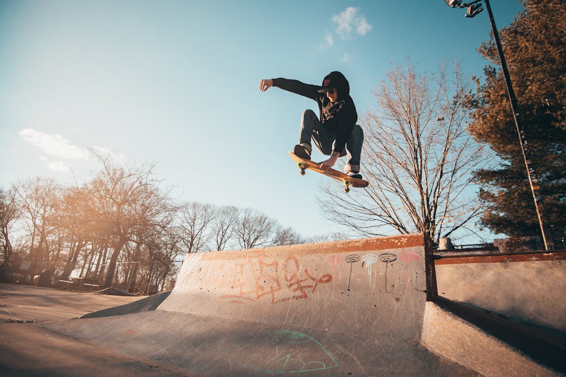 The Thrilling World of Men's Skateboarding: Tricks, Styles, and Culture